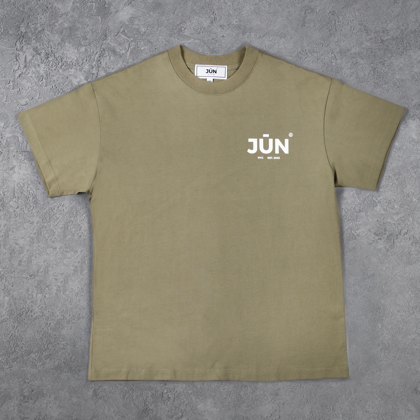 INSIGNIA. TEE