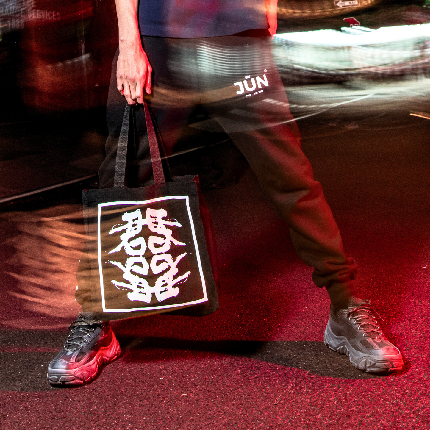 CANVAS. TOTE