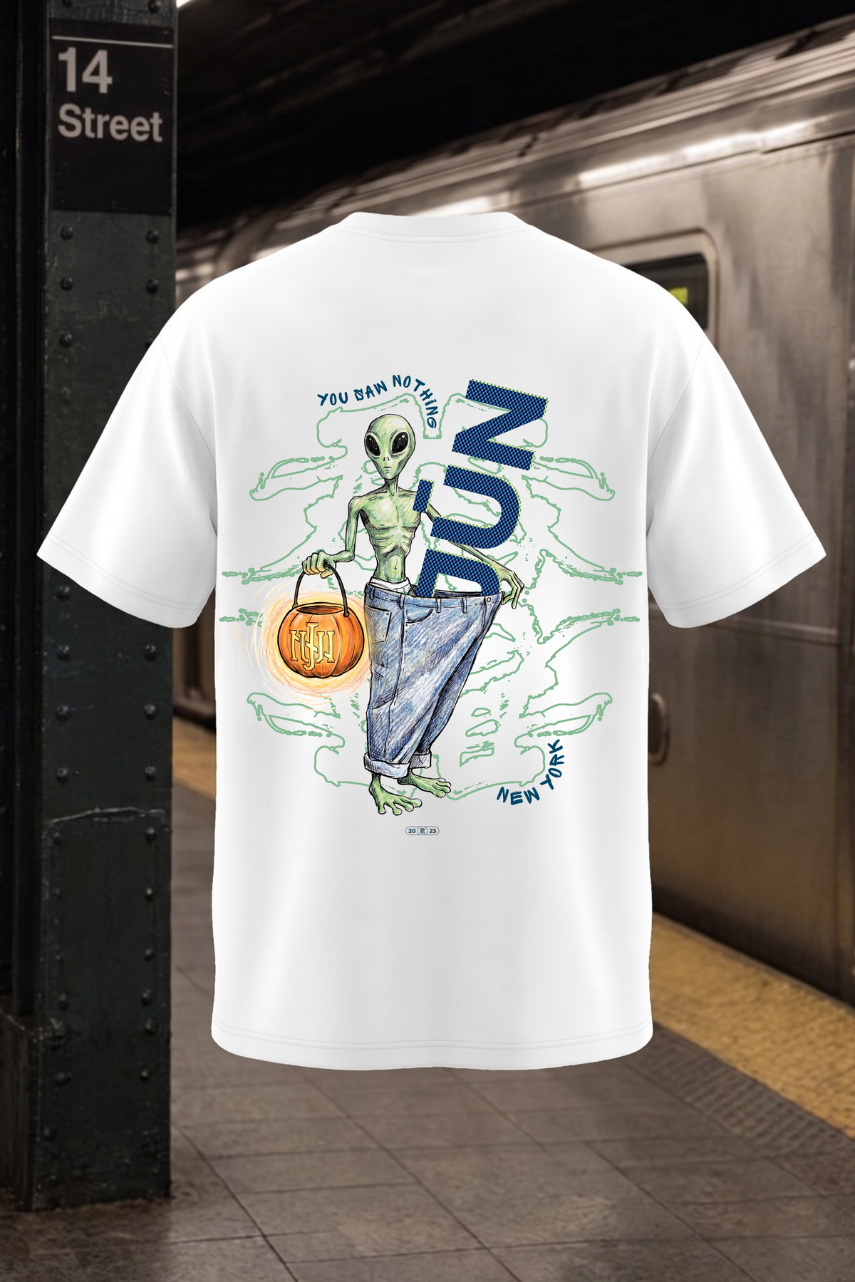 HALLOWEEN ALIEN. TEE