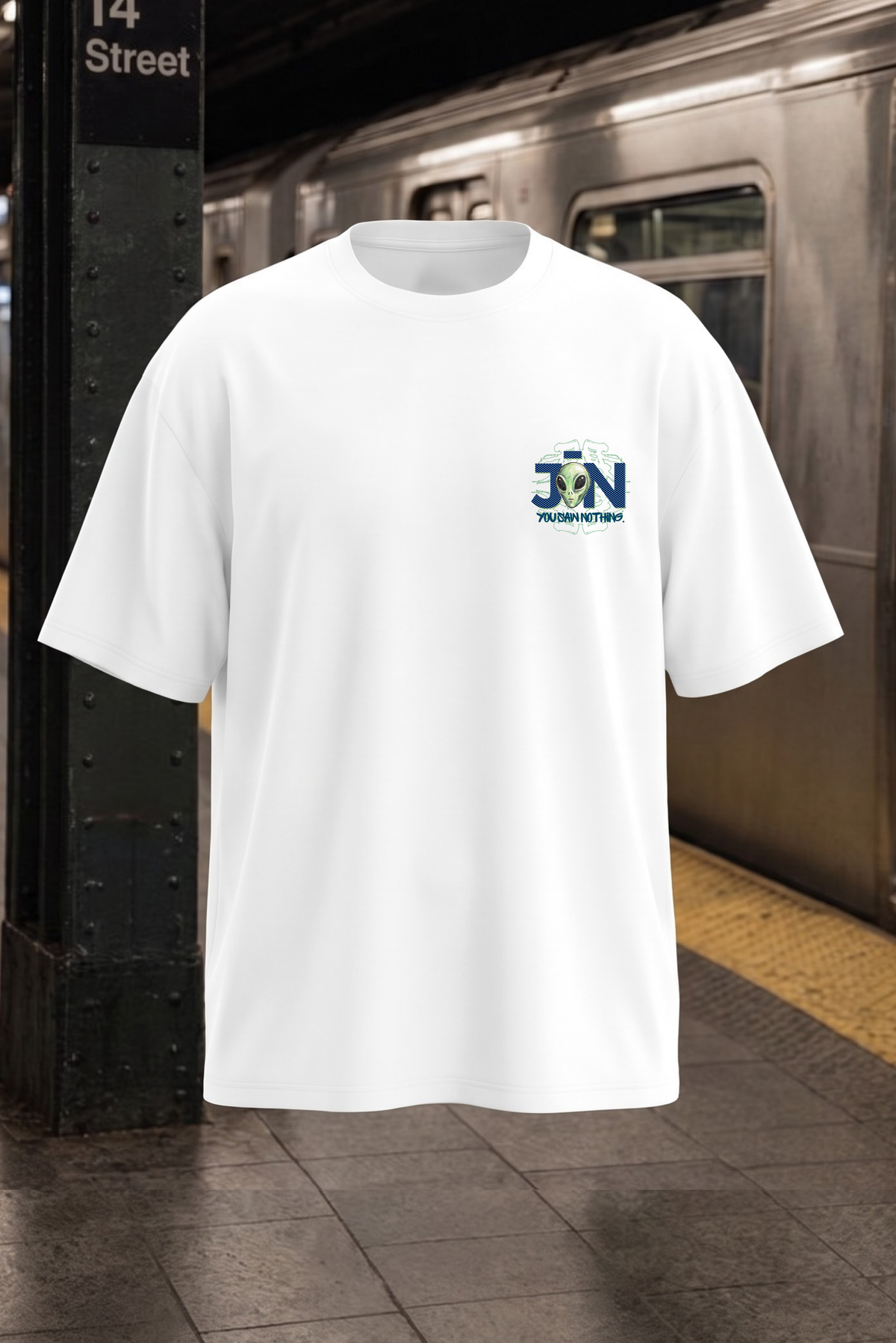 HALLOWEEN ALIEN. TEE
