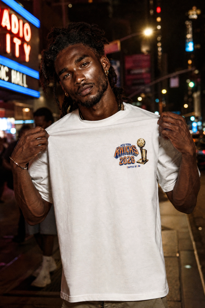 KNICKS NBA TROPHY. TEE