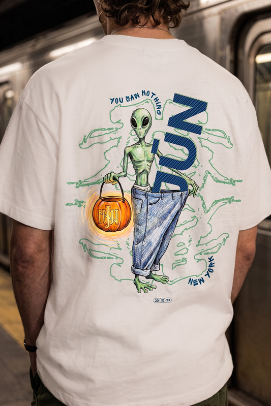 HALLOWEEN ALIEN. TEE
