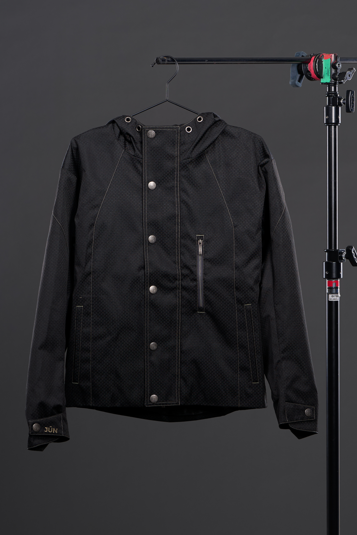 NOVA. JKT