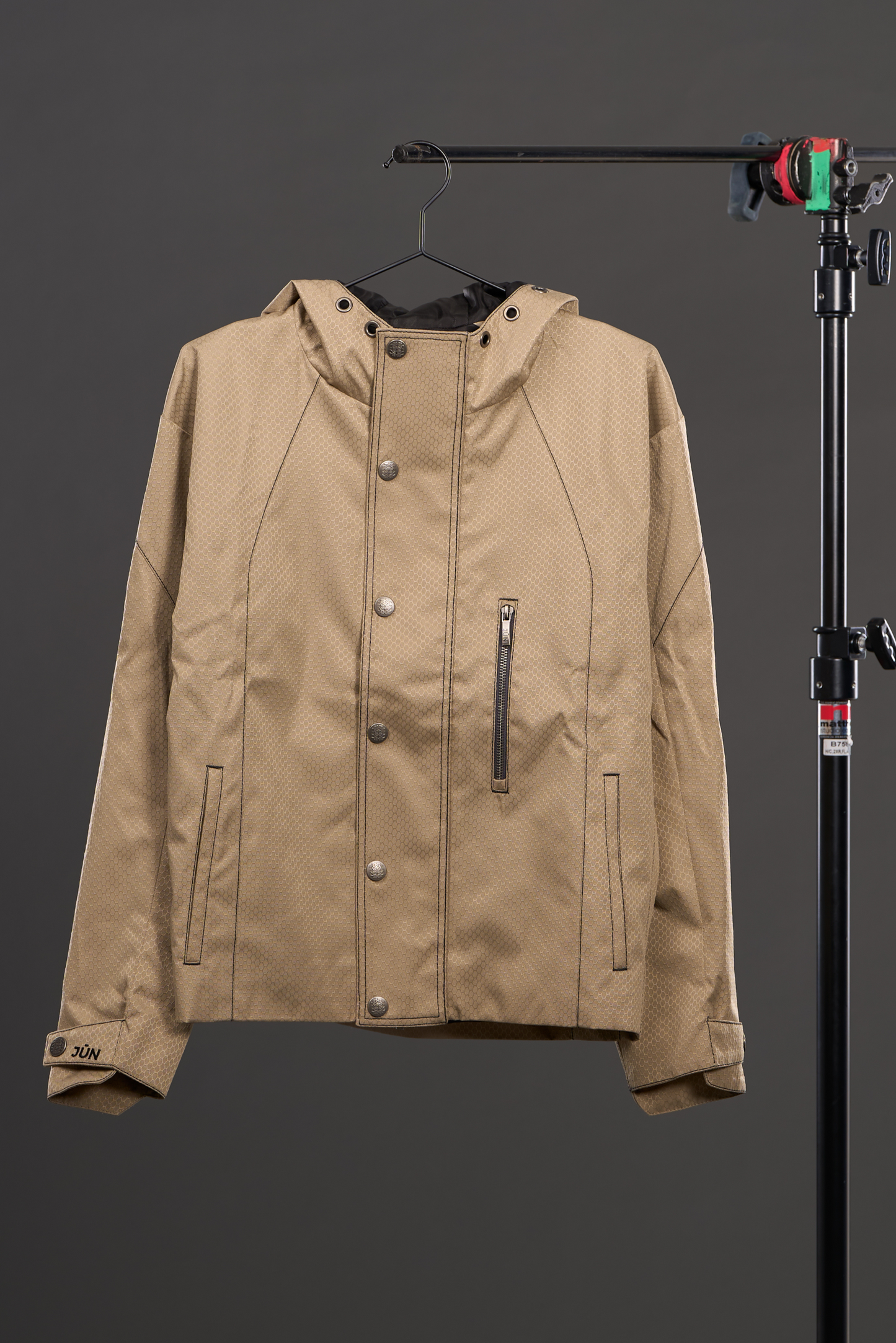 NOVA. JKT