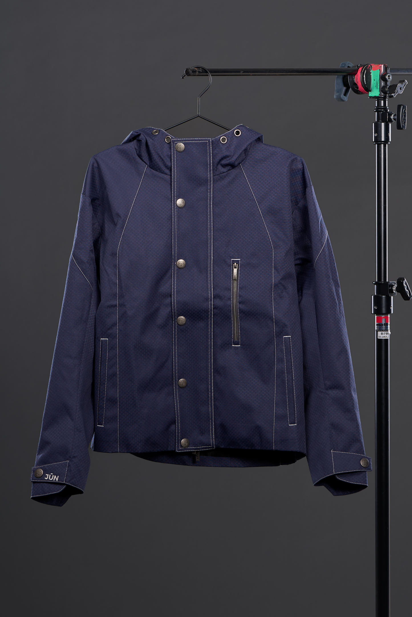 NOVA. JKT