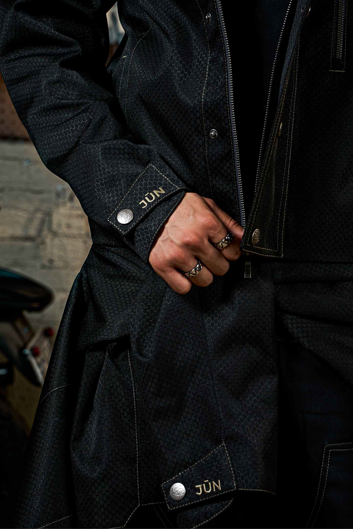 NOVA. JKT