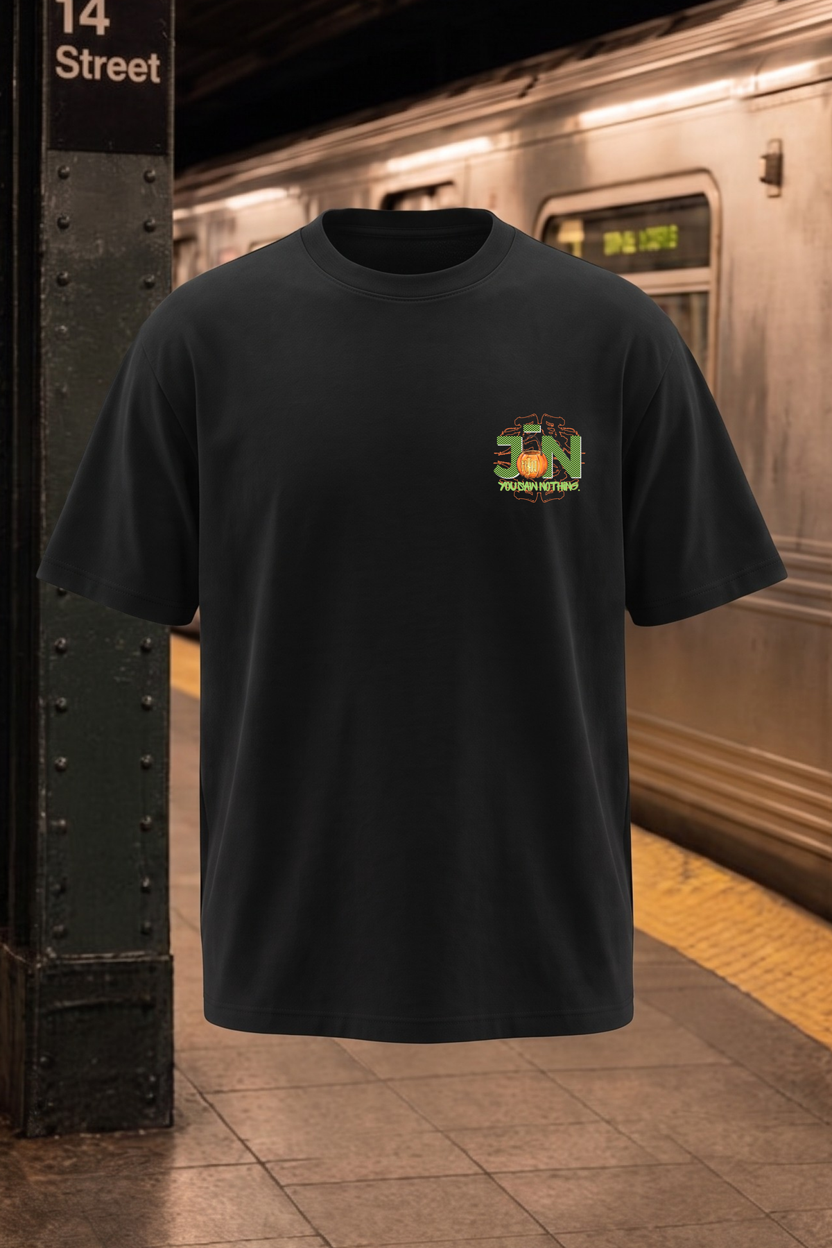 HALLOWEEN ALIEN. TEE