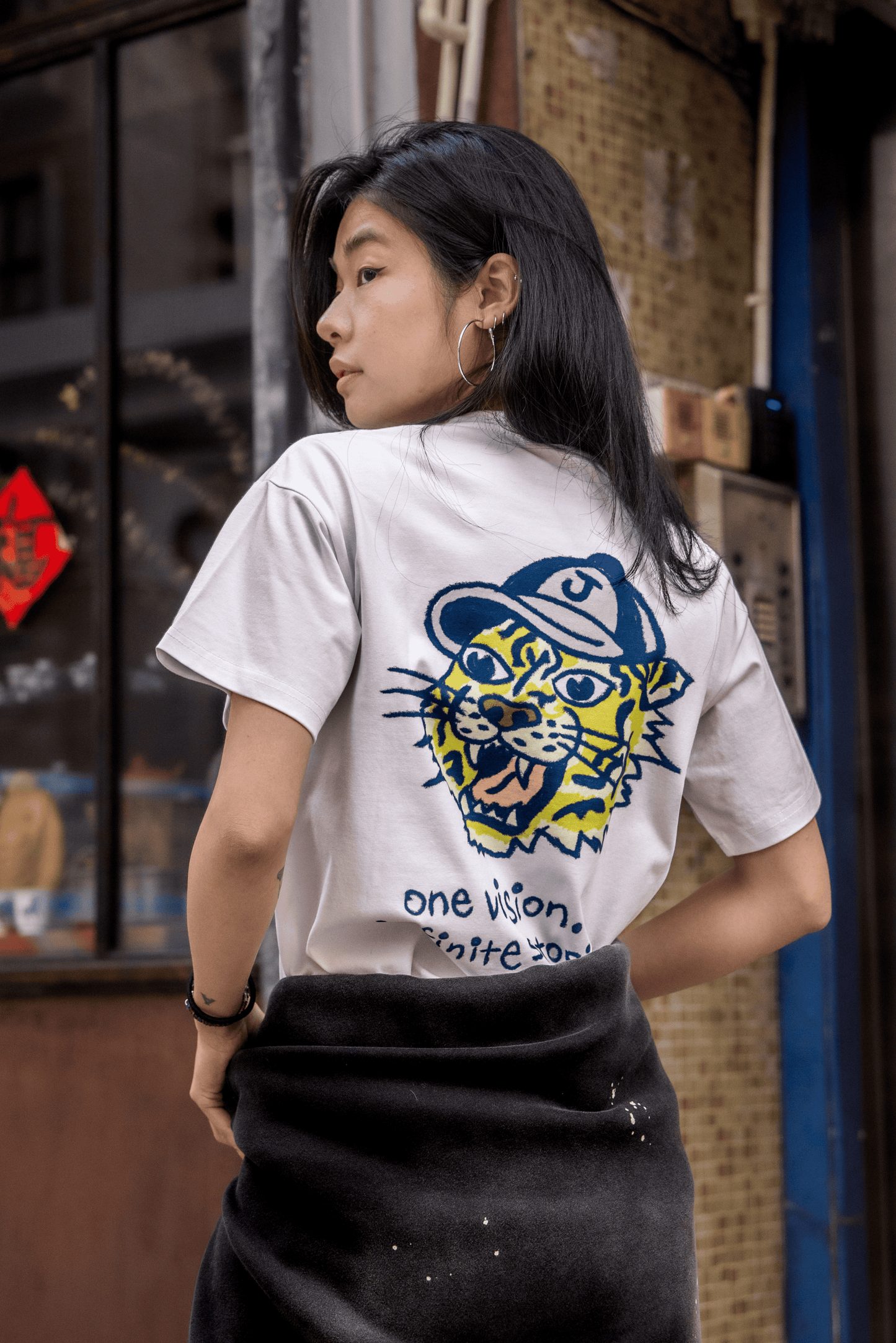 JŪN TIGER. TEE